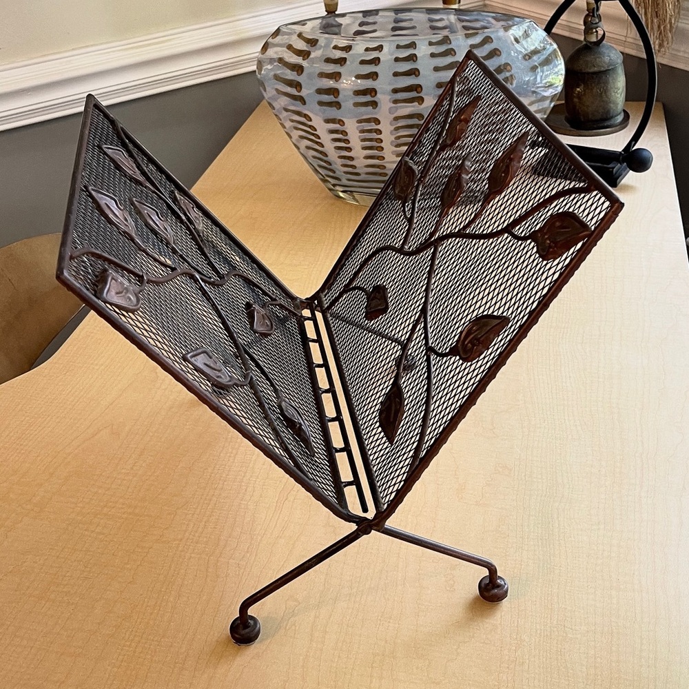 Mid Century Magazine Rack - Picture 2 of 5